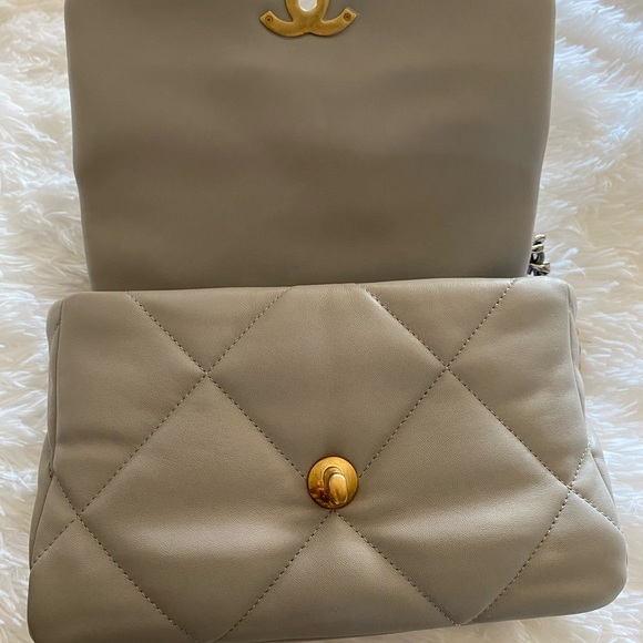 🤍Chanel19 Small grey bag🤍 - Picture 6 of 17
